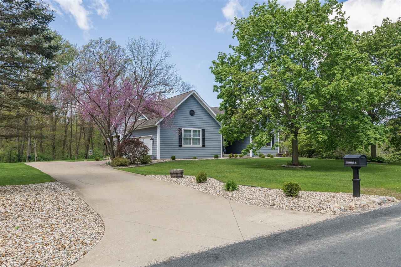 37 Summerset Drive, Kalamazoo, MI, 49009-8203