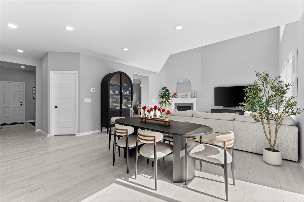 837 Kuss Drive, Saline, MI, 48176-2806