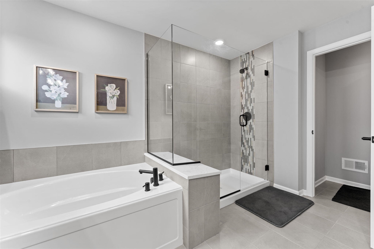 837 Kuss Drive, Saline, MI, 48176-2806