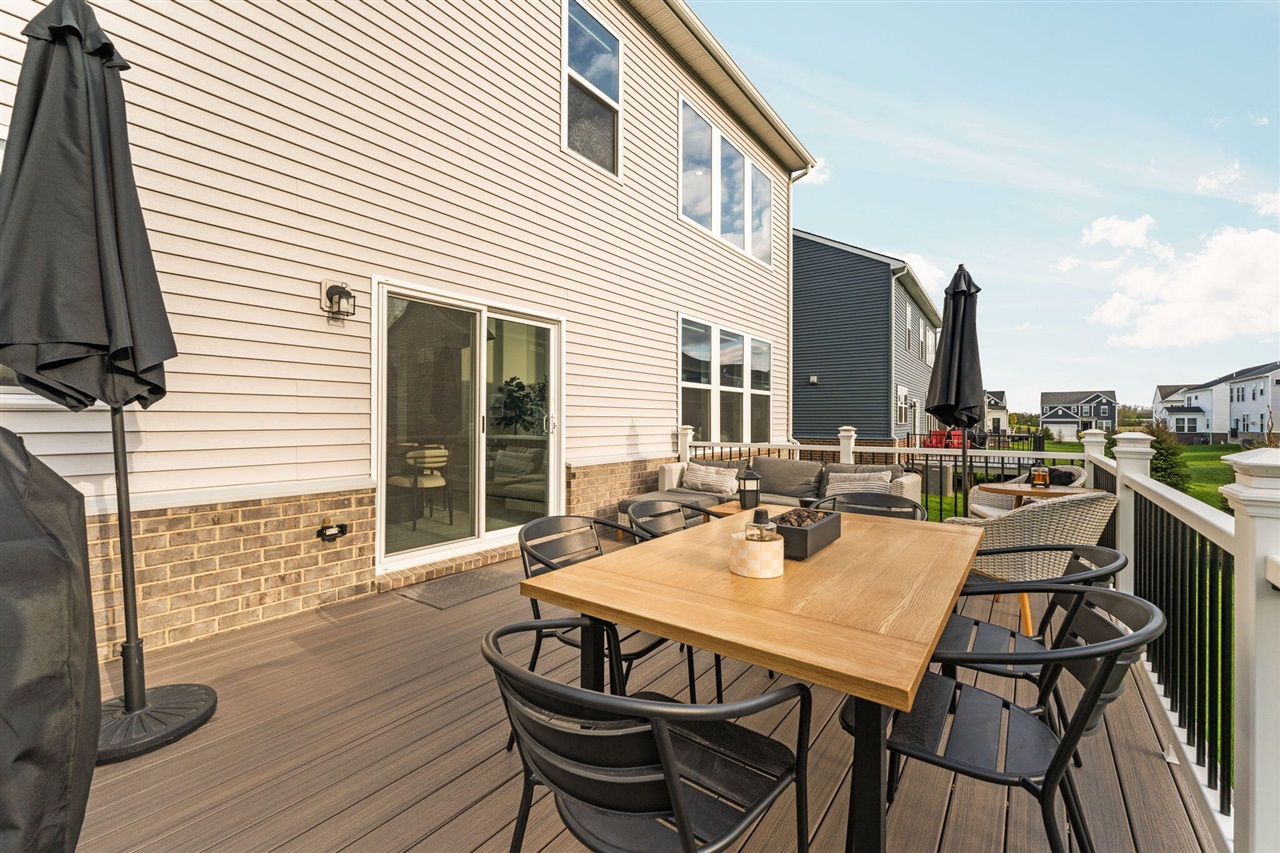 837 Kuss Drive, Saline, MI, 48176-2806