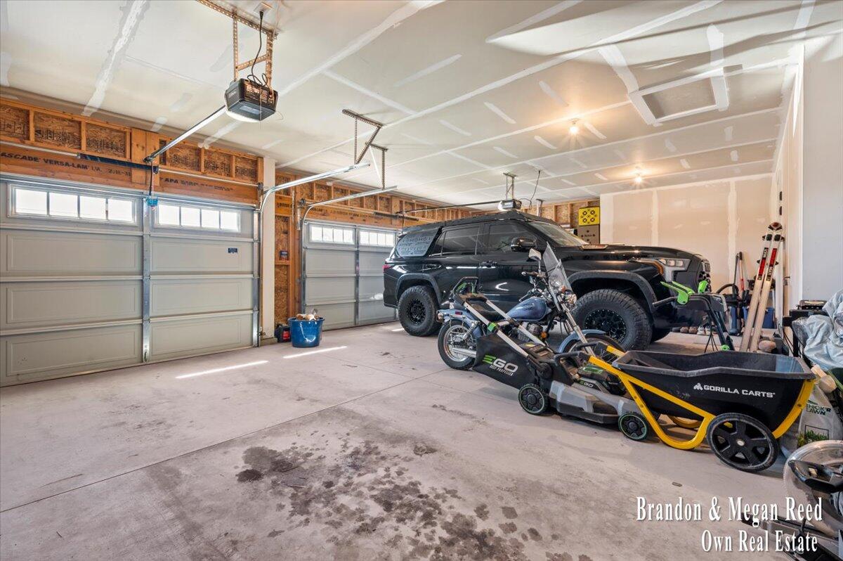 9477 Fields Drive, Zeeland, MI, 49464