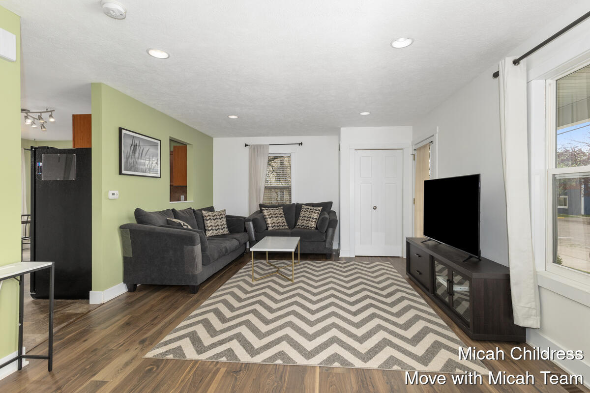 40 E Maple Street, Cedar Springs, MI, 49319