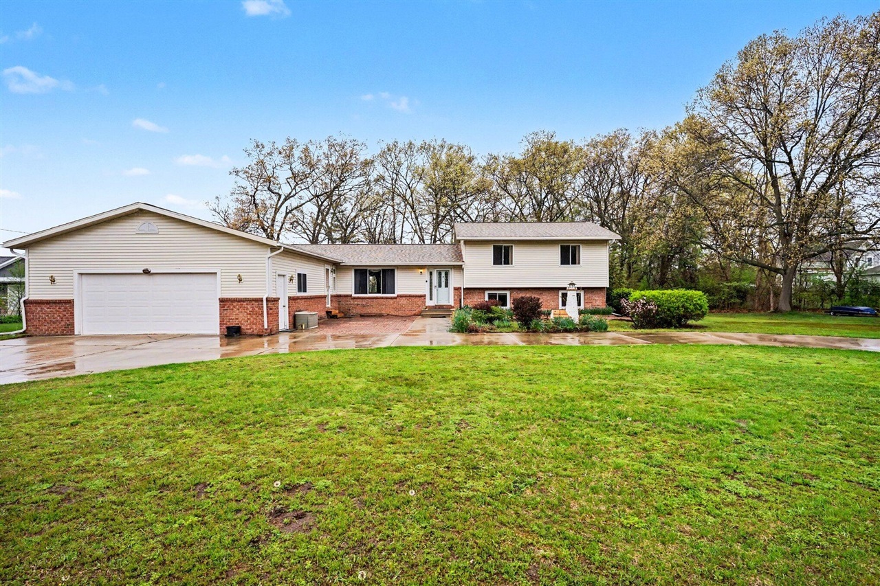 2nd image of 15378 Mcleans, Spring Lake, MI 49456 | MLS# 70529486