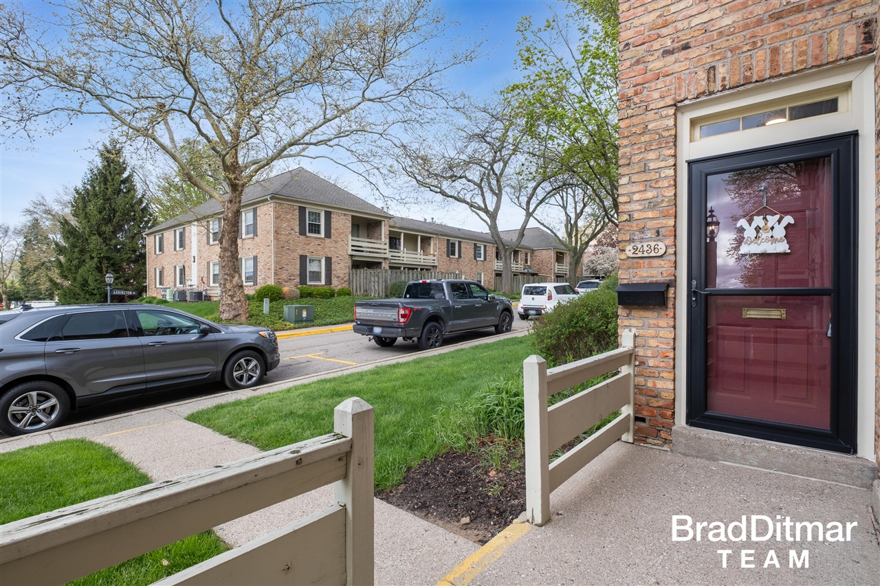 2436 Abbington Drive, Grand Rapids, MI, 49506-5402