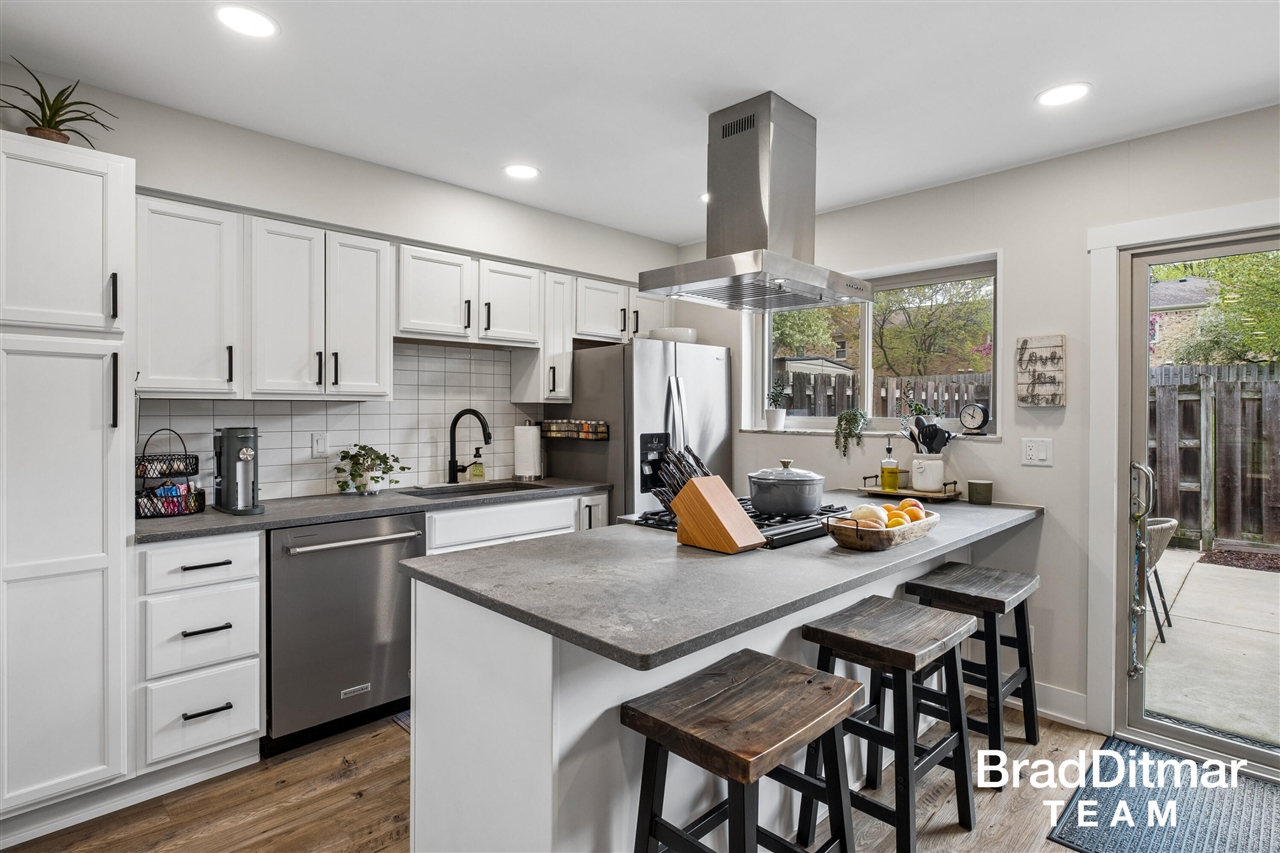 2436 Abbington Drive, Grand Rapids, MI, 49506-5402