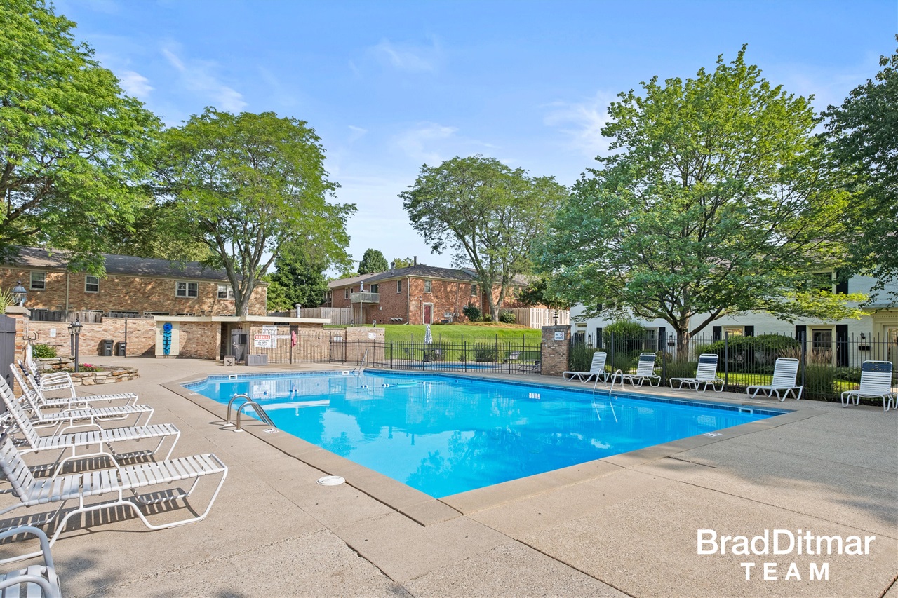 2436 Abbington Drive, Grand Rapids, MI, 49506-5402