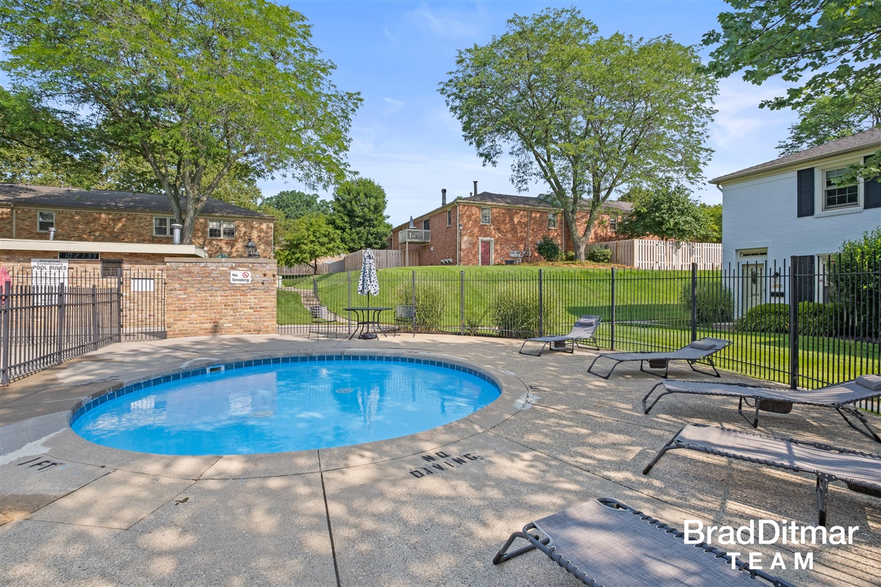 2436 Abbington Drive, Grand Rapids, MI, 49506-5402