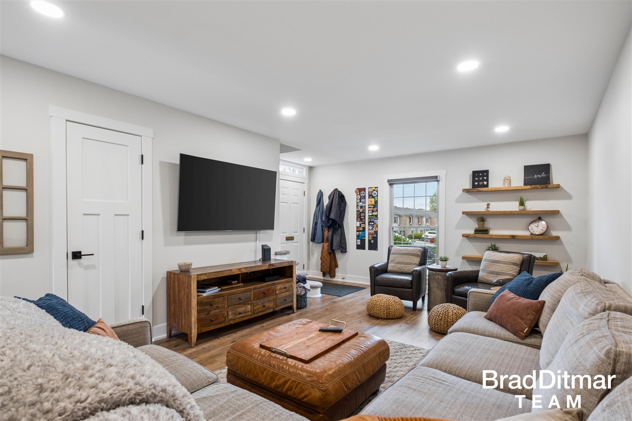 2436 Abbington Drive, Grand Rapids, MI, 49506-5402