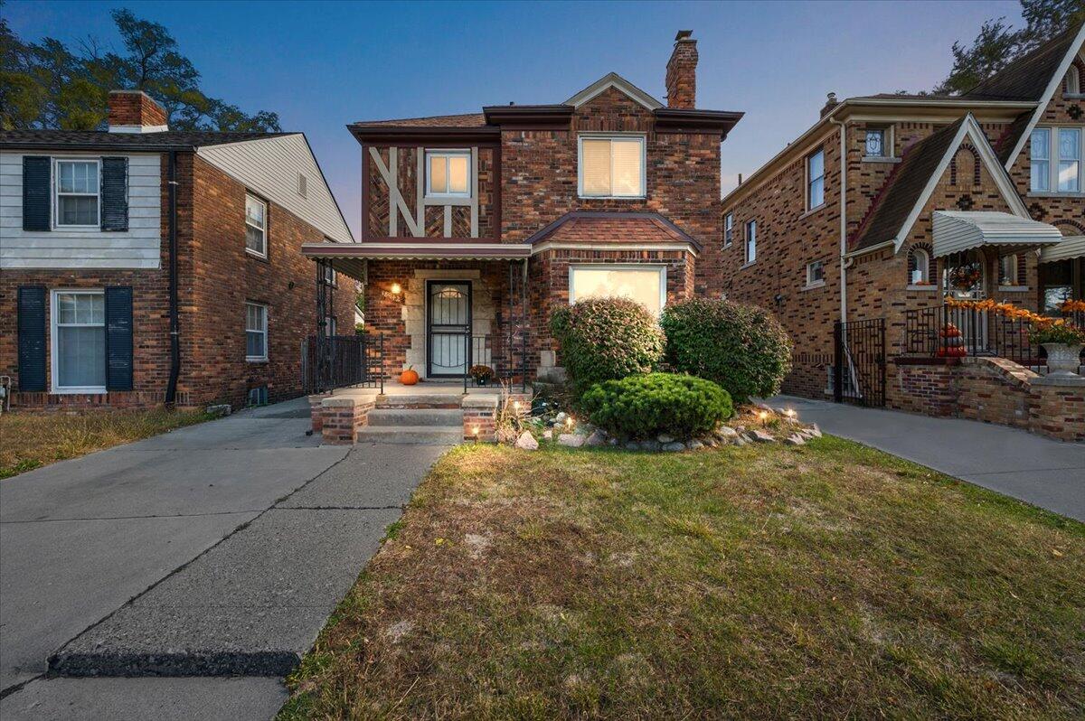 18942 Prairie Street, Detroit, MI, 48221-2136