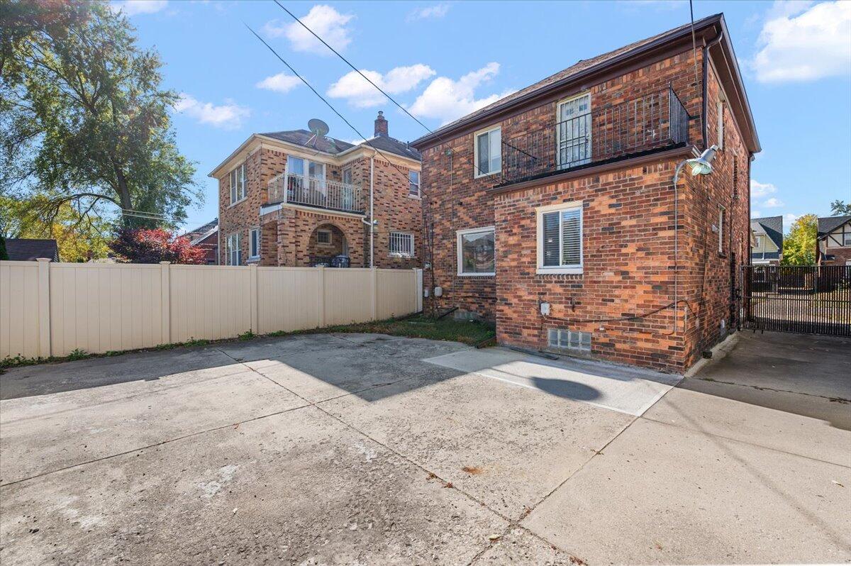 18942 Prairie Street, Detroit, MI, 48221-2136