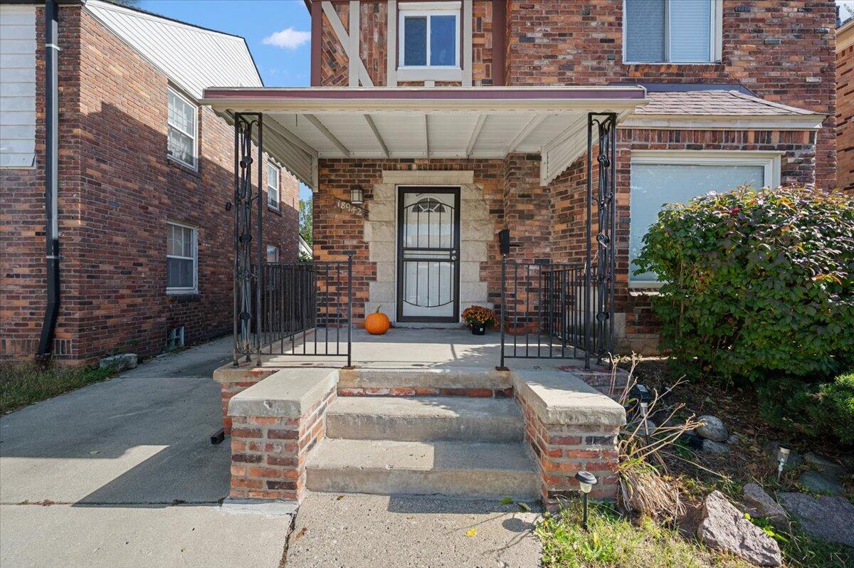 18942 Prairie Street, Detroit, MI, 48221-2136