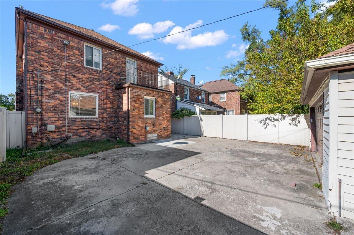 18942 Prairie Street, Detroit, MI, 48221-2136