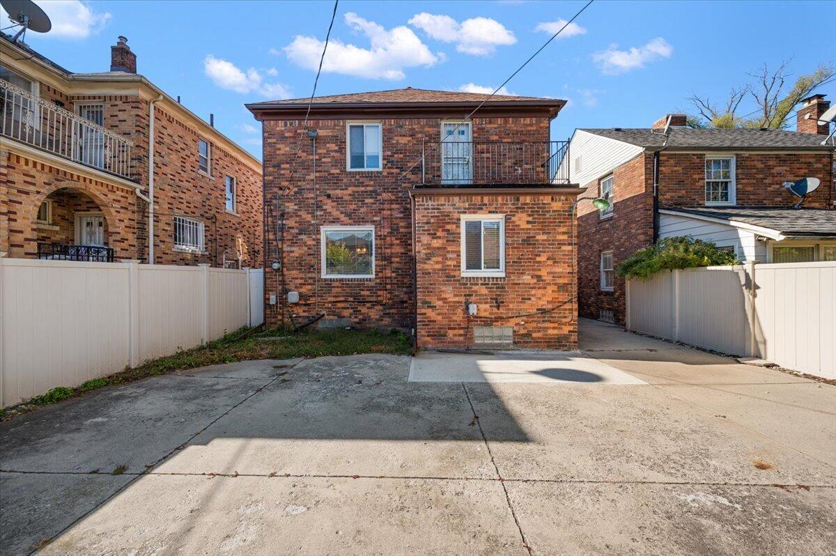 18942 Prairie Street, Detroit, MI, 48221-2136