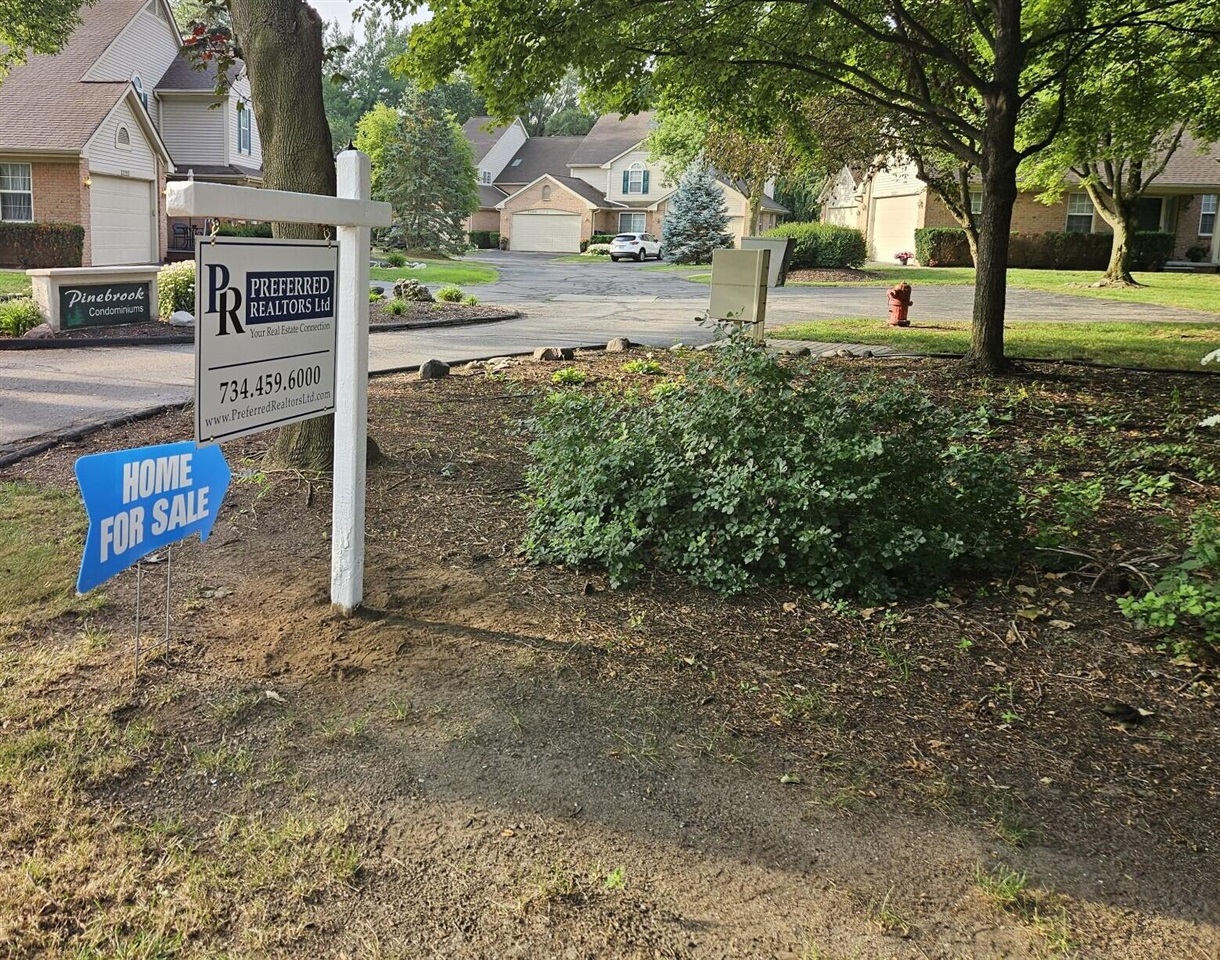 1st image of 33377 Norfolk St #3, Livonia, MI 48152 | MLS# 70529610