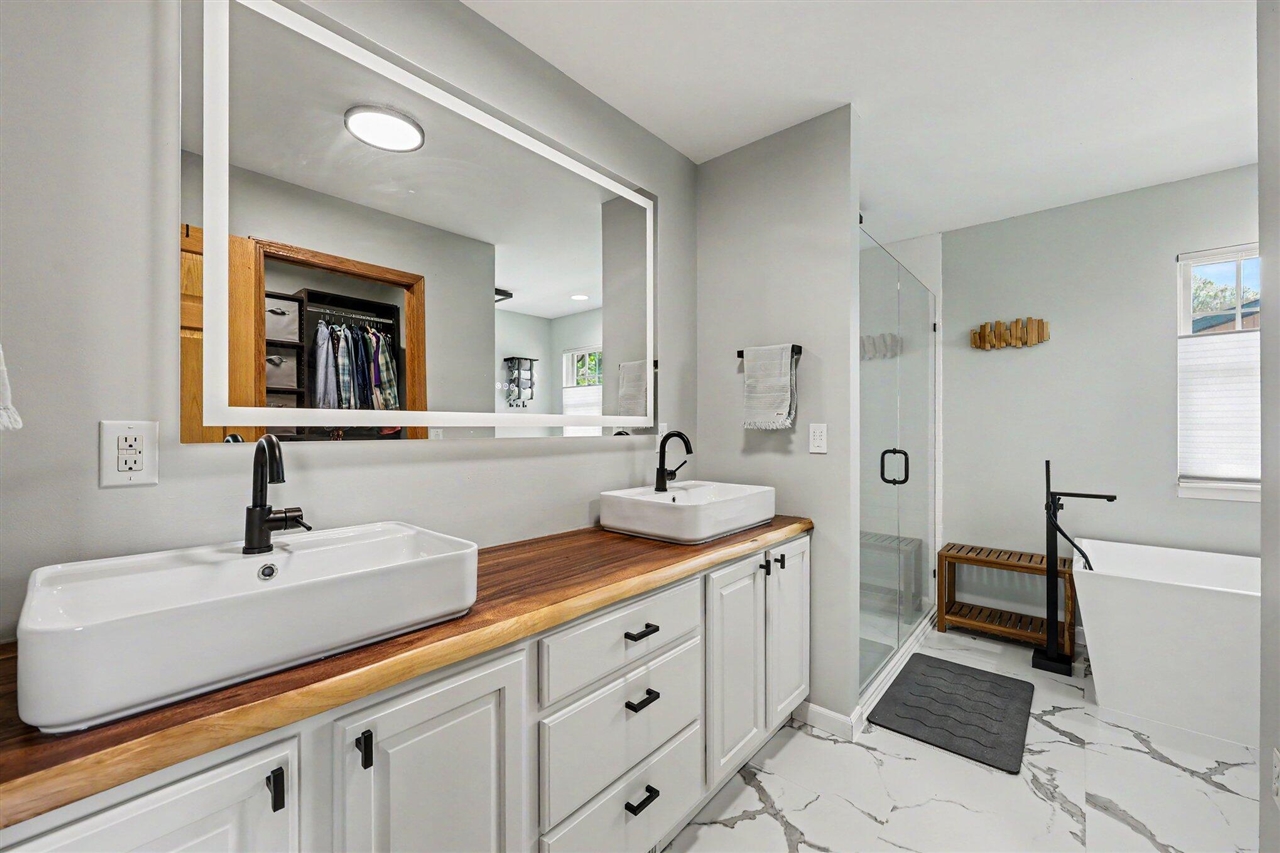 11596 Roepke Road, Gregory, MI, 48137-9642