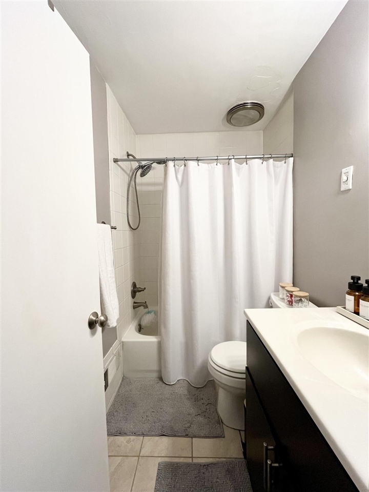 3821 Oakridge Drive, Kalamazoo, MI, 49008-2865