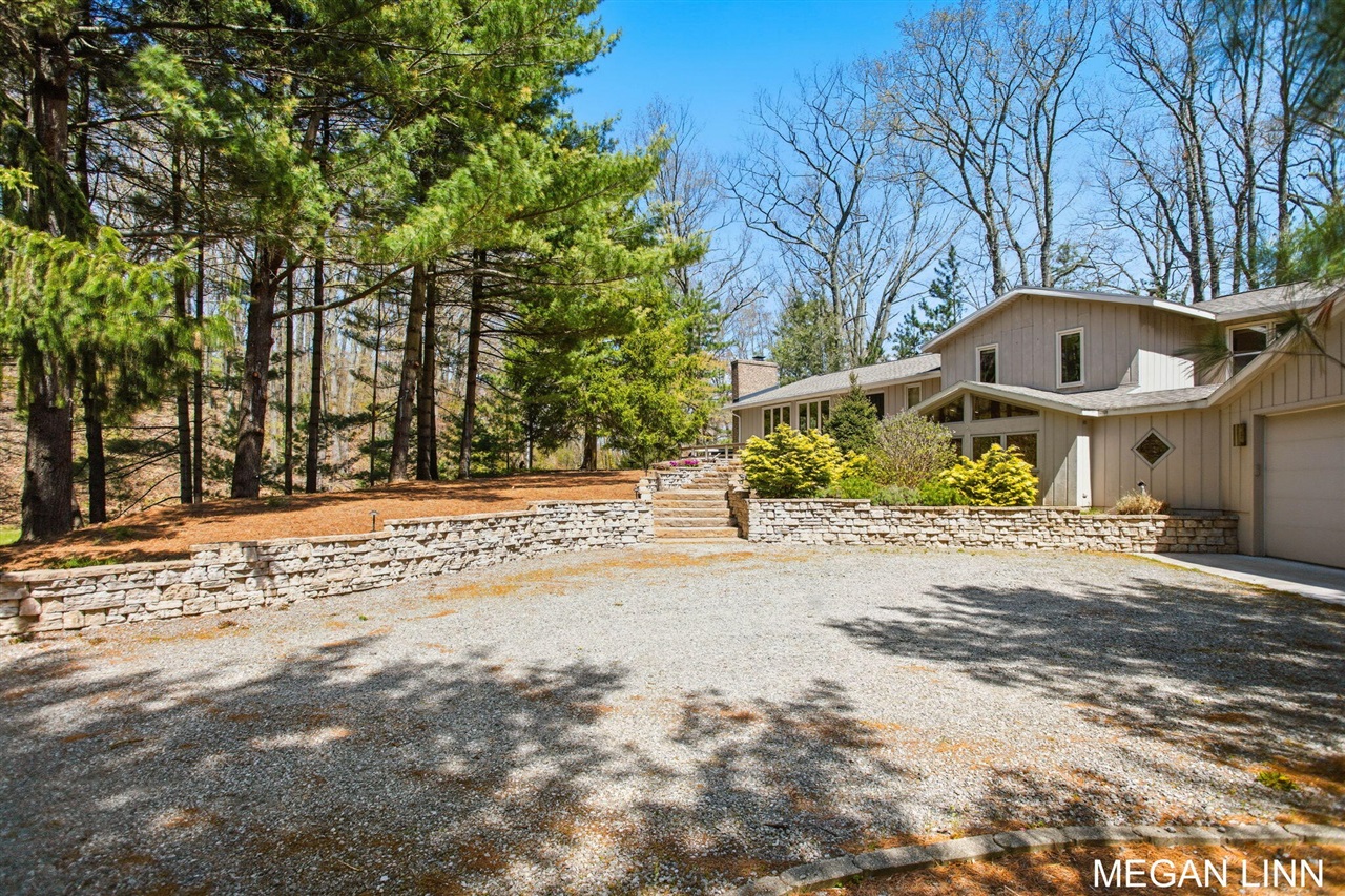 7135 Lakeshore Avenue, West Olive, MI, 49460-9202