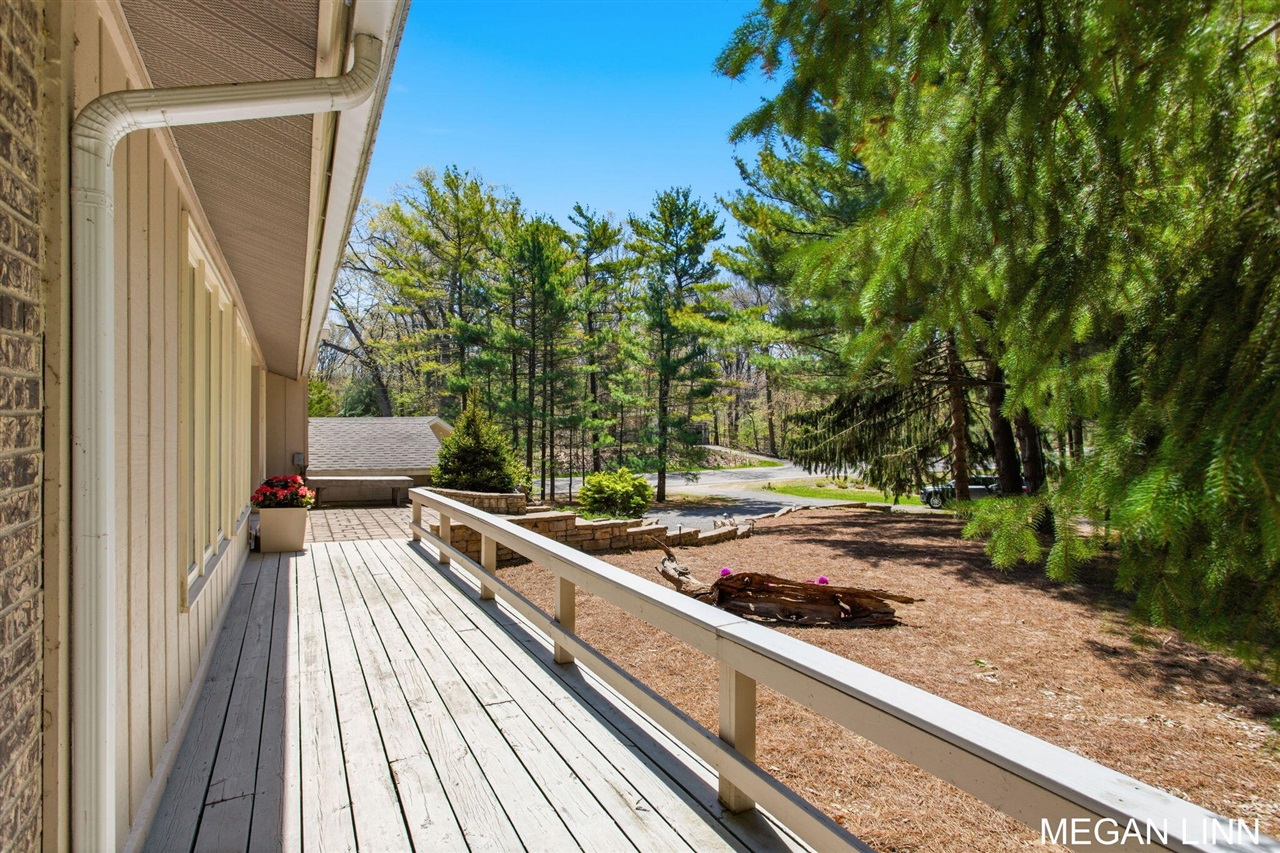 7135 Lakeshore Avenue, West Olive, MI, 49460-9202