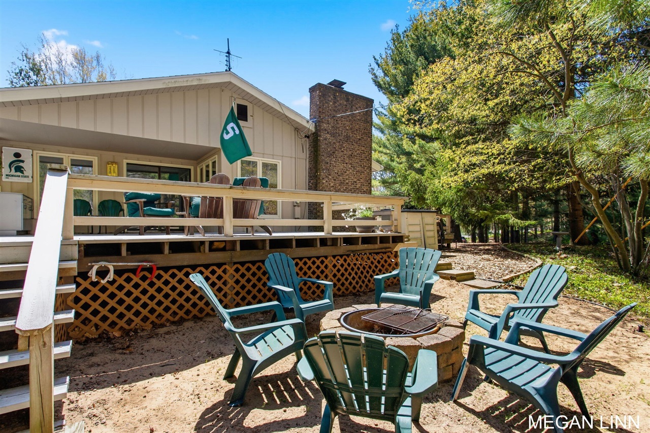 7135 Lakeshore Avenue, West Olive, MI, 49460-9202