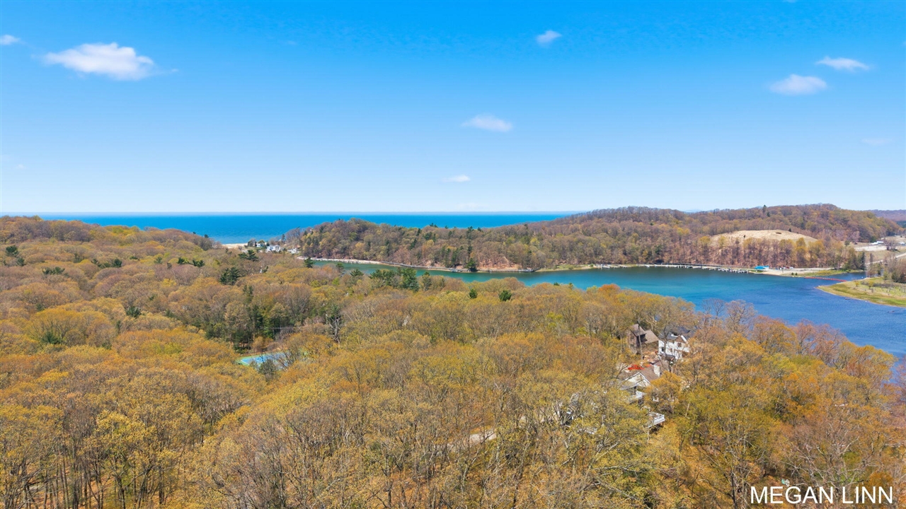 7135 Lakeshore Avenue, West Olive, MI, 49460-9202