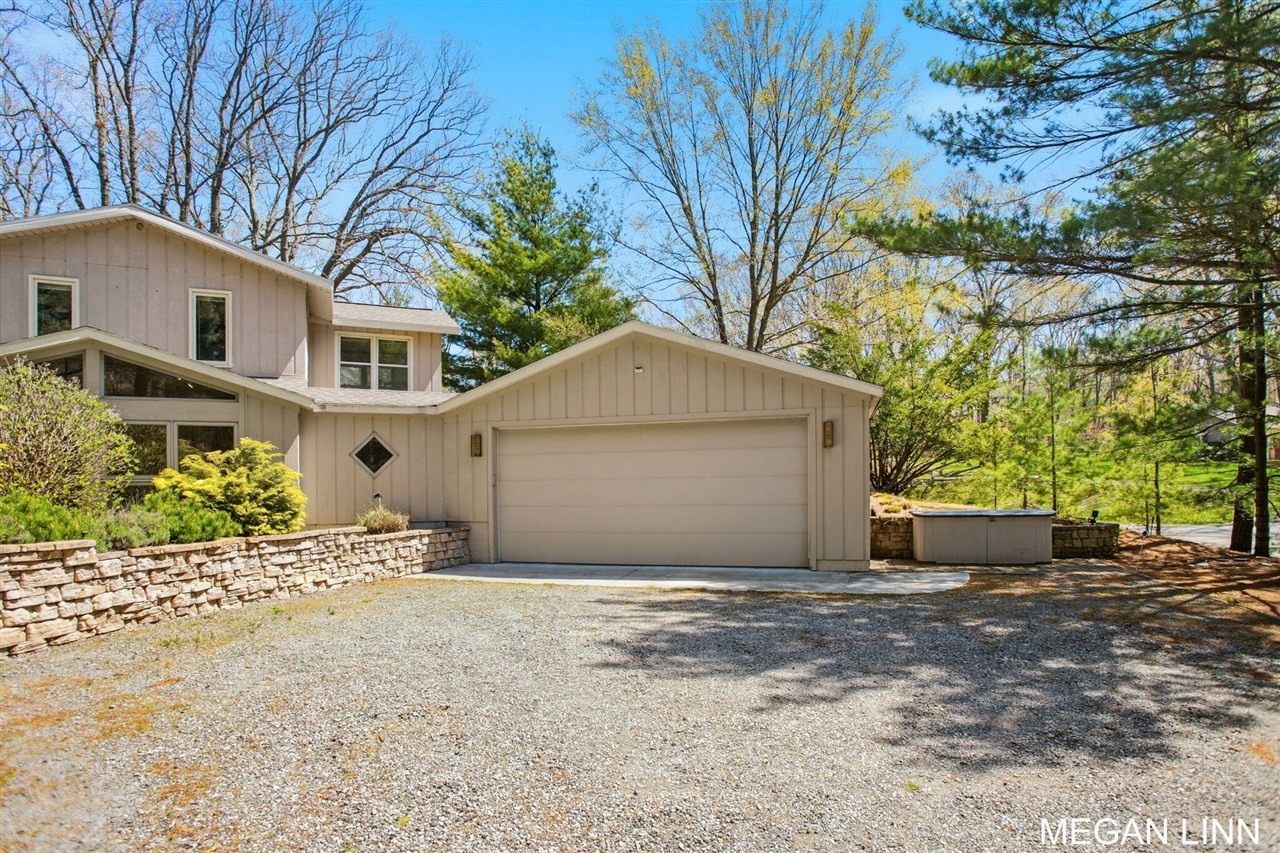 7135 Lakeshore Avenue, West Olive, MI, 49460-9202