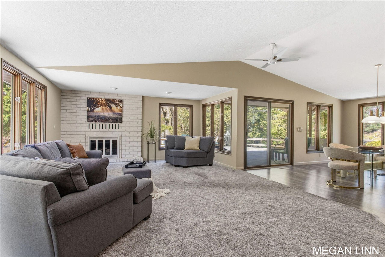 7135 Lakeshore Avenue, West Olive, MI, 49460-9202