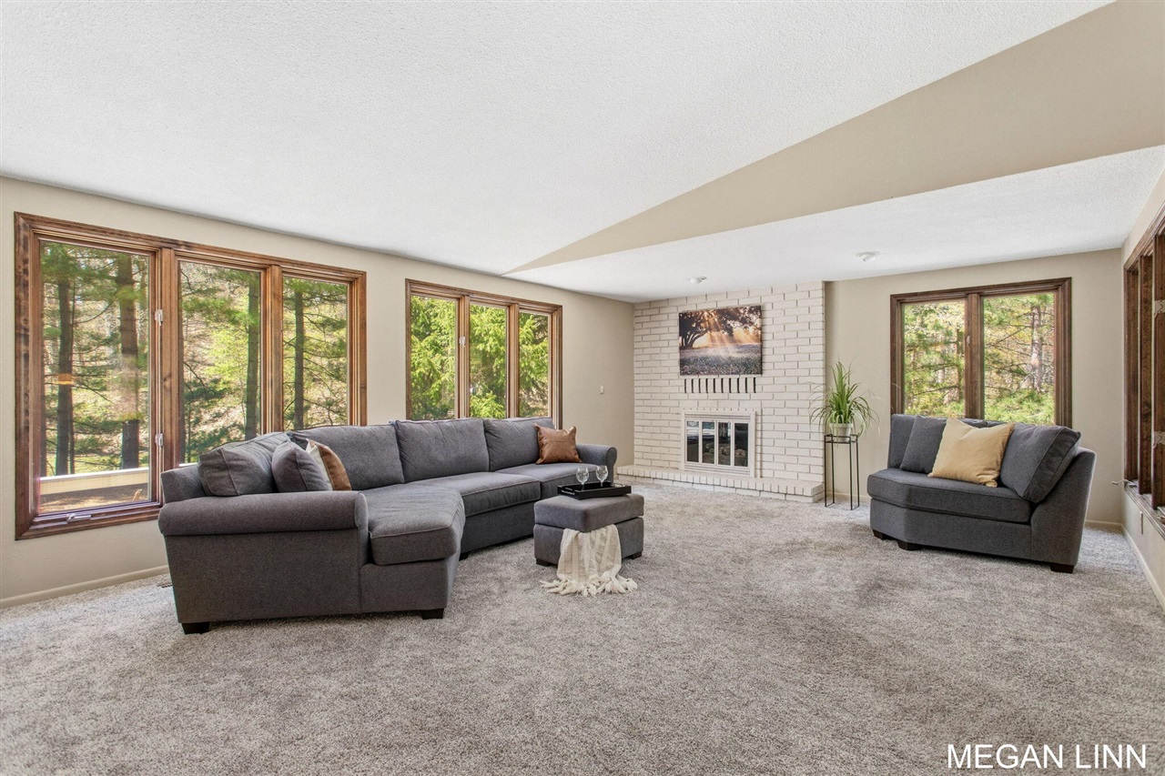 7135 Lakeshore Avenue, West Olive, MI, 49460-9202