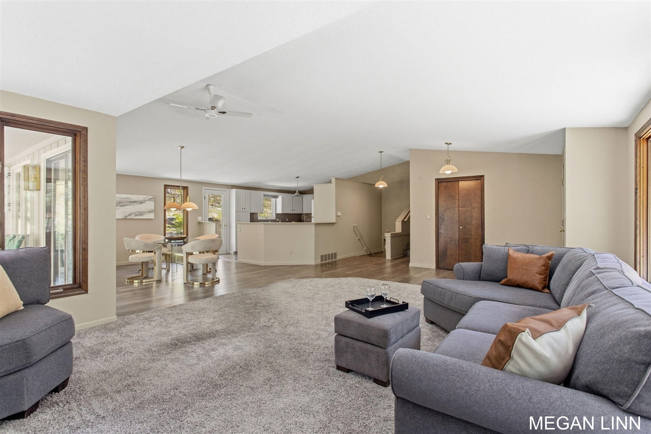 7135 Lakeshore Avenue, West Olive, MI, 49460-9202