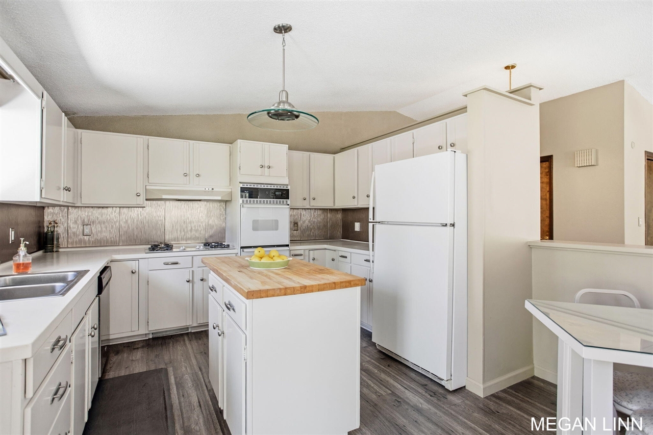 7135 Lakeshore Avenue, West Olive, MI, 49460-9202