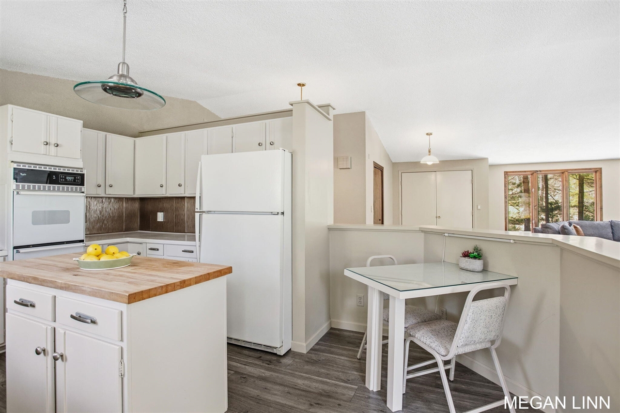 7135 Lakeshore Avenue, West Olive, MI, 49460-9202