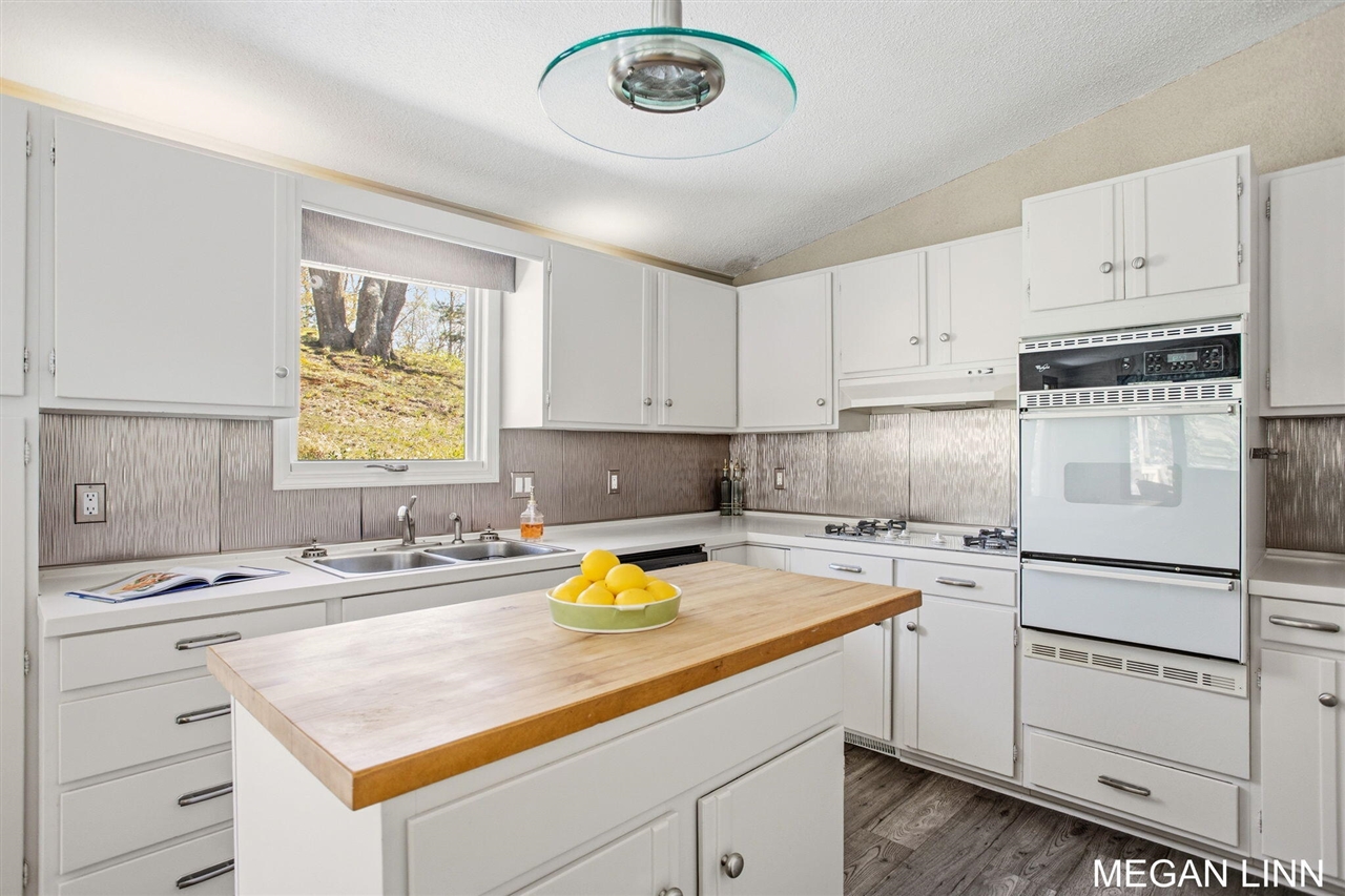 7135 Lakeshore Avenue, West Olive, MI, 49460-9202