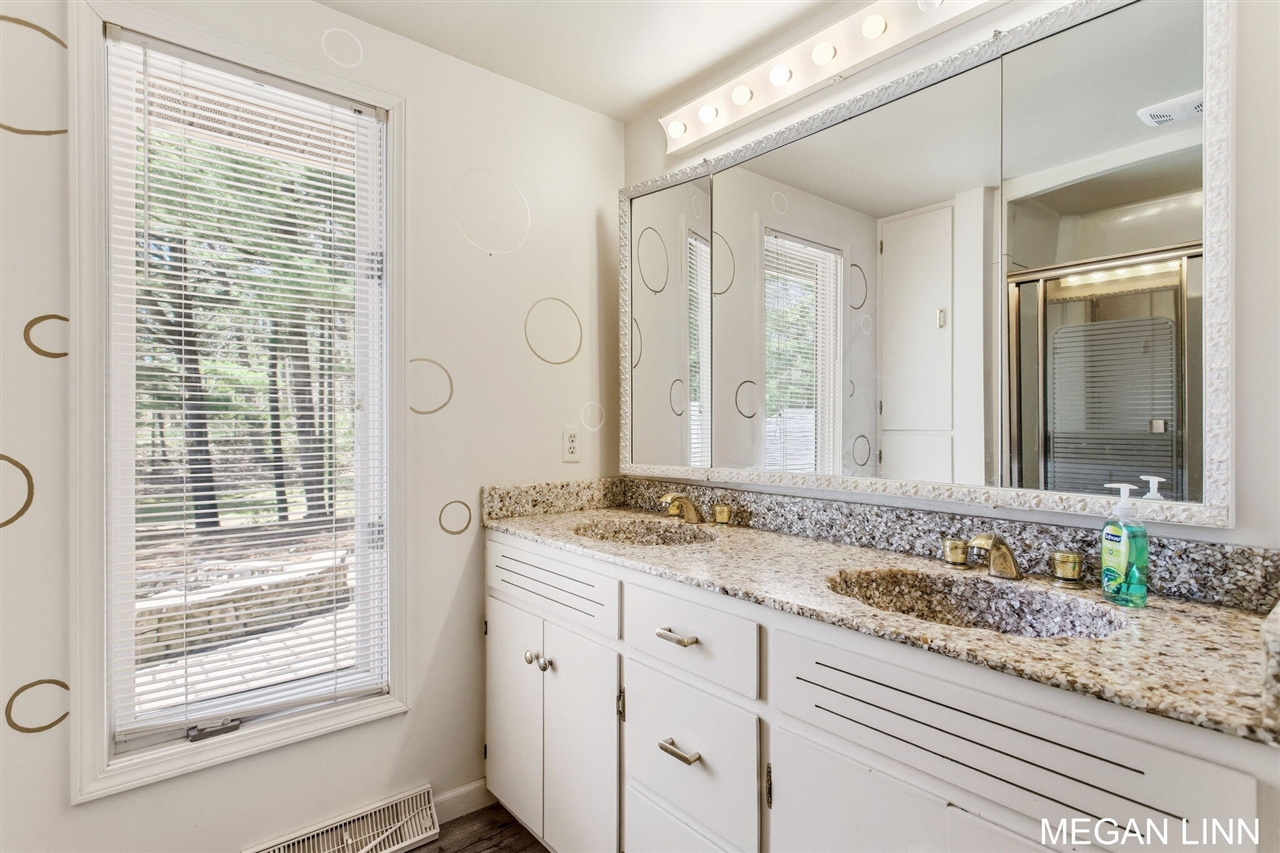7135 Lakeshore Avenue, West Olive, MI, 49460-9202