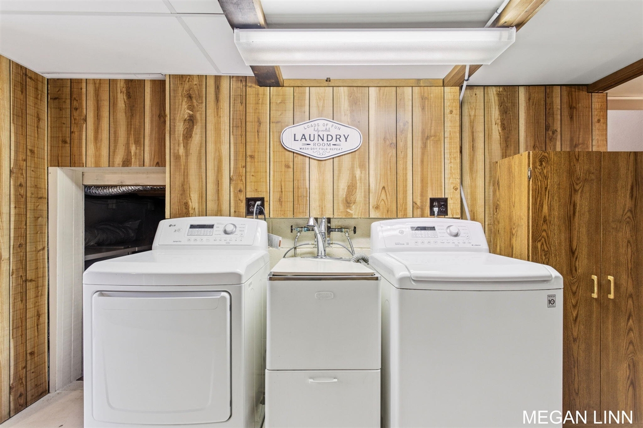 7135 Lakeshore Avenue, West Olive, MI, 49460-9202