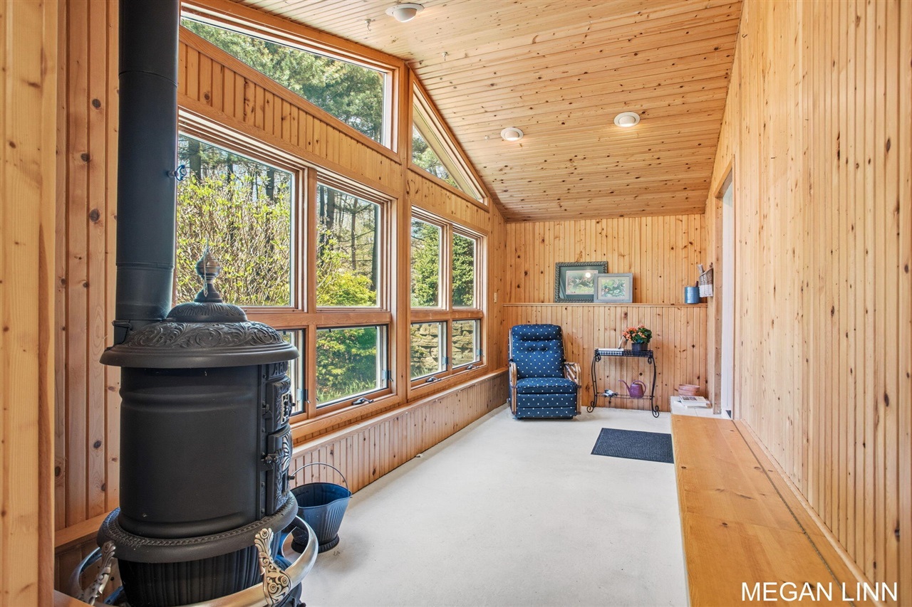 7135 Lakeshore Avenue, West Olive, MI, 49460-9202