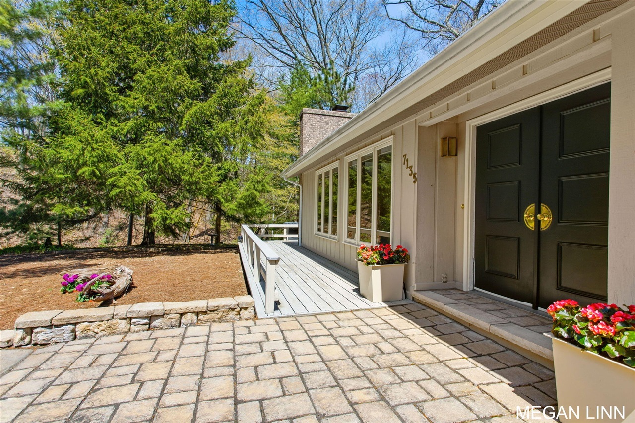 7135 Lakeshore Avenue, West Olive, MI, 49460-9202