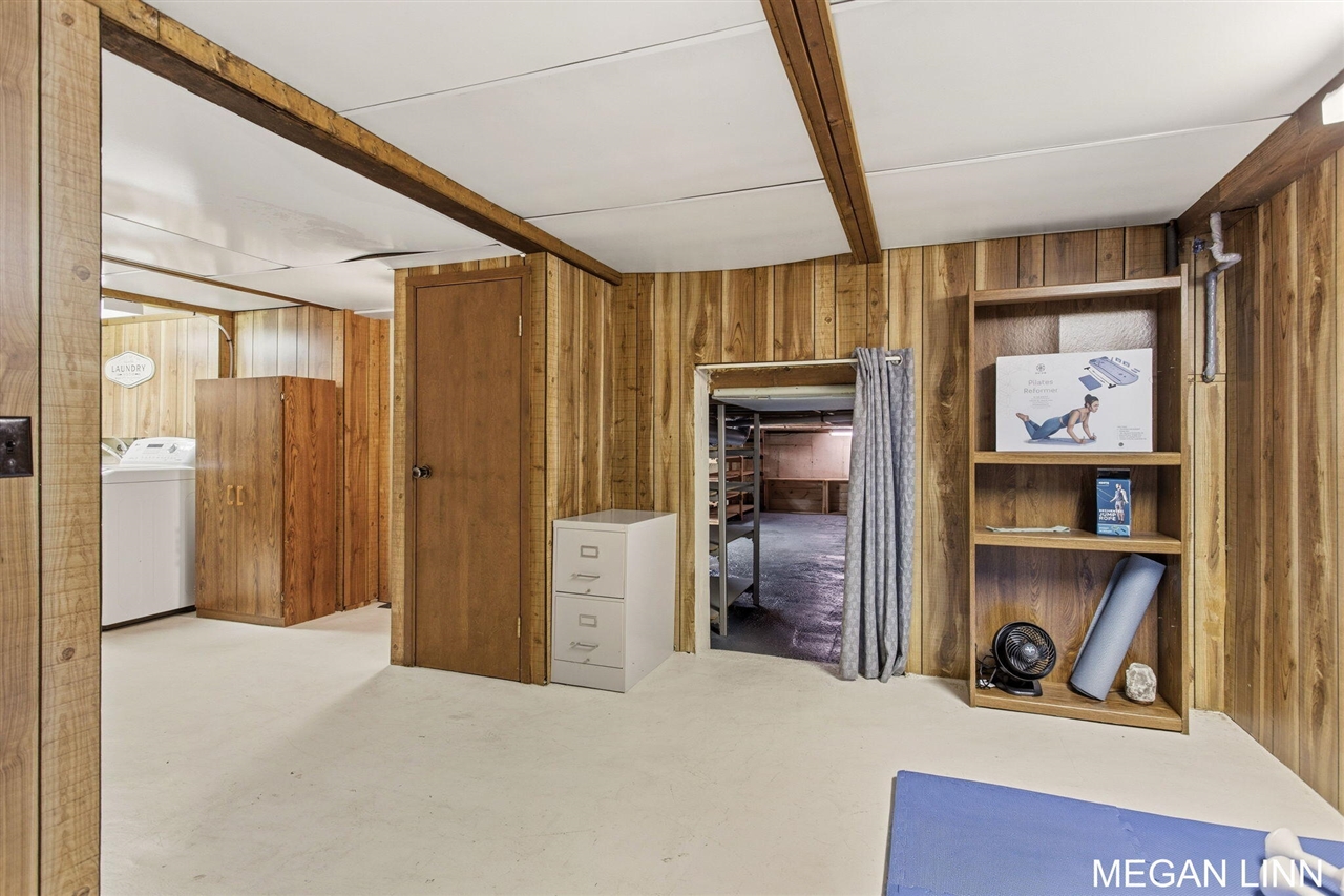 7135 Lakeshore Avenue, West Olive, MI, 49460-9202