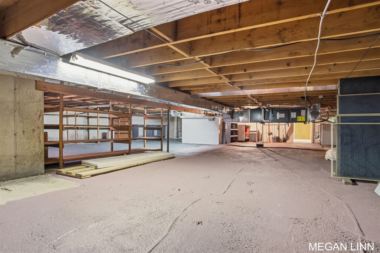 7135 Lakeshore Avenue, West Olive, MI, 49460-9202