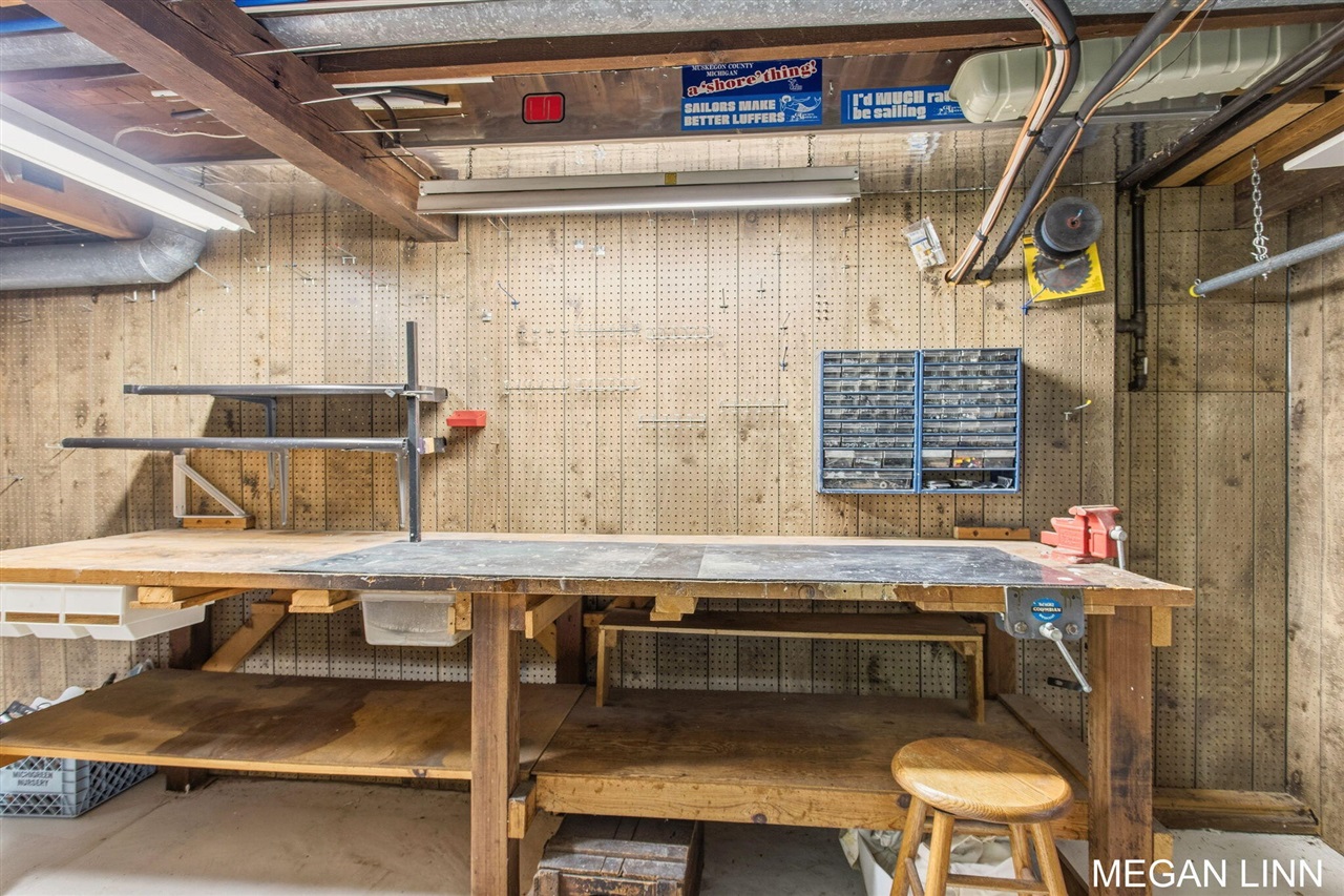 7135 Lakeshore Avenue, West Olive, MI, 49460-9202