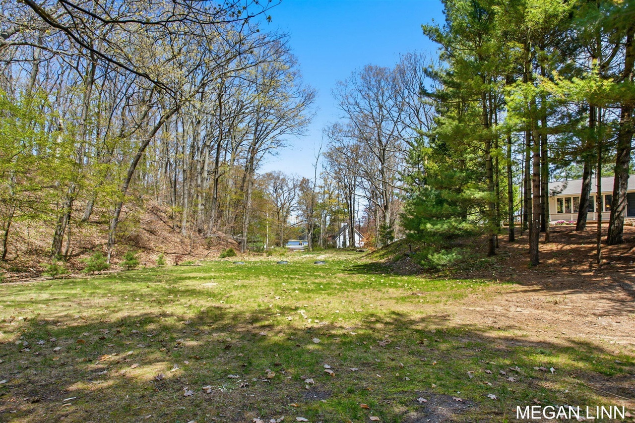 7135 Lakeshore Avenue, West Olive, MI, 49460-9202
