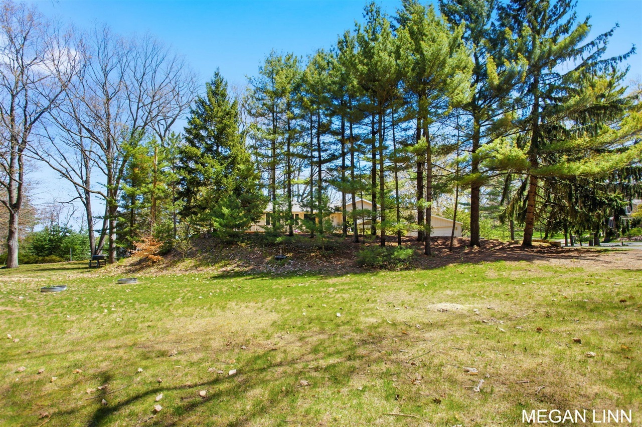 7135 Lakeshore Avenue, West Olive, MI, 49460-9202