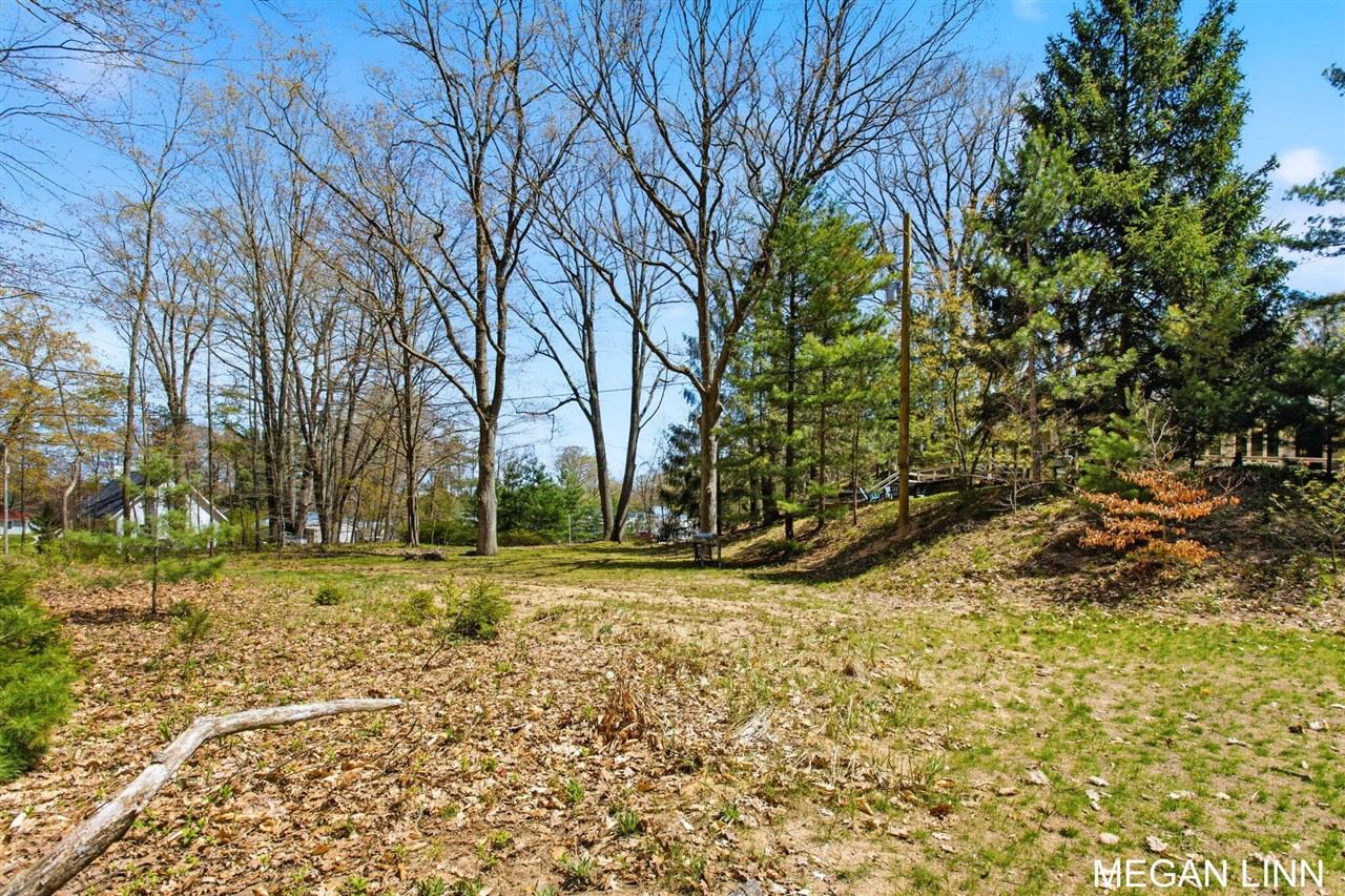 7135 Lakeshore Avenue, West Olive, MI, 49460-9202