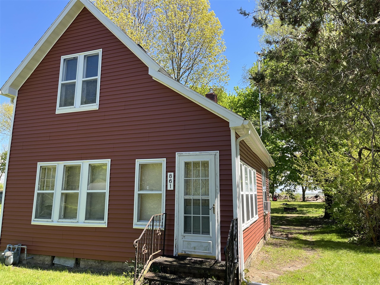 Photo 2 of Sale Pending at 861 Paw Ave, Benton Harbor, MI 49022 | MLS# 70529718 | Listing updated on 2026-09-30