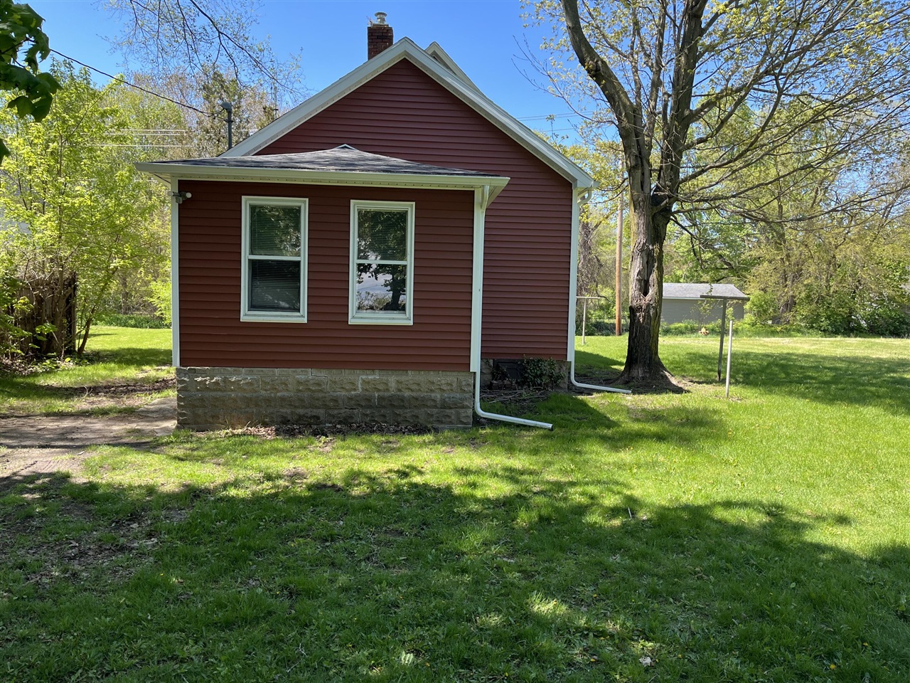 Photo 3 of Sale Pending at 861 Paw Ave, Benton Harbor, MI 49022 | MLS# 70529718 | Listing updated on 2026-09-30