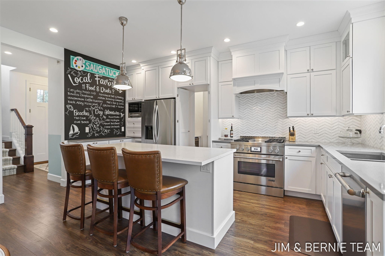 153 Elizabeth Street, Saugatuck, MI, 49453-9656