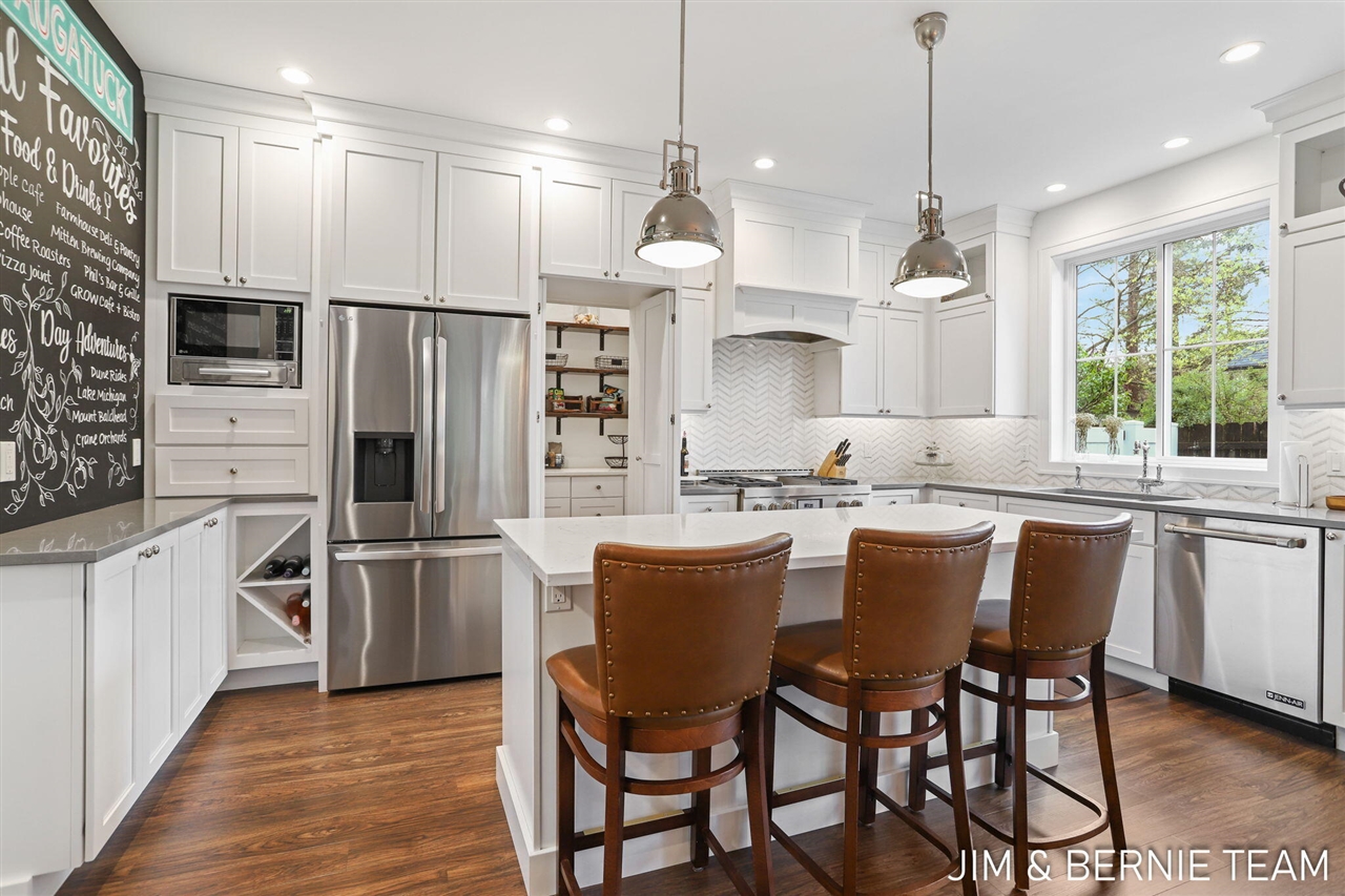 153 Elizabeth Street, Saugatuck, MI, 49453-9656