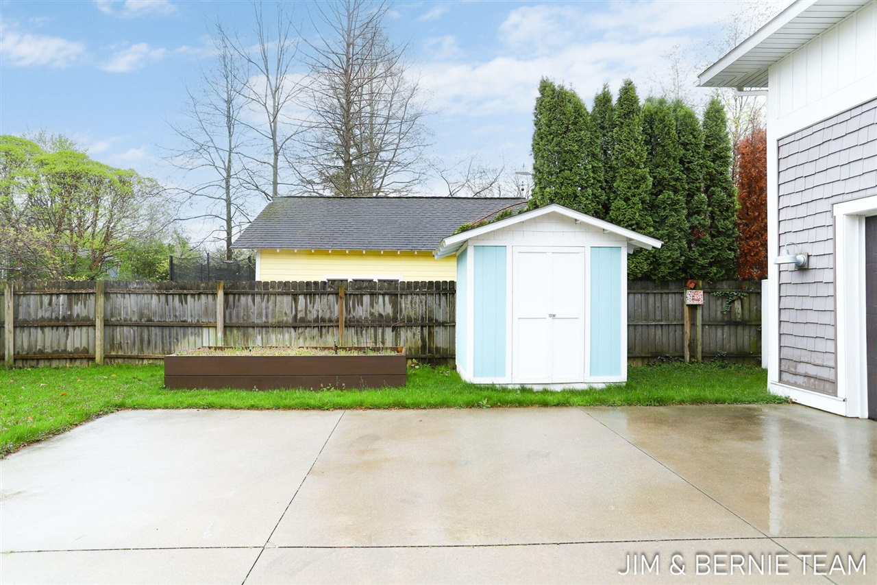 153 Elizabeth Street, Saugatuck, MI, 49453-9656