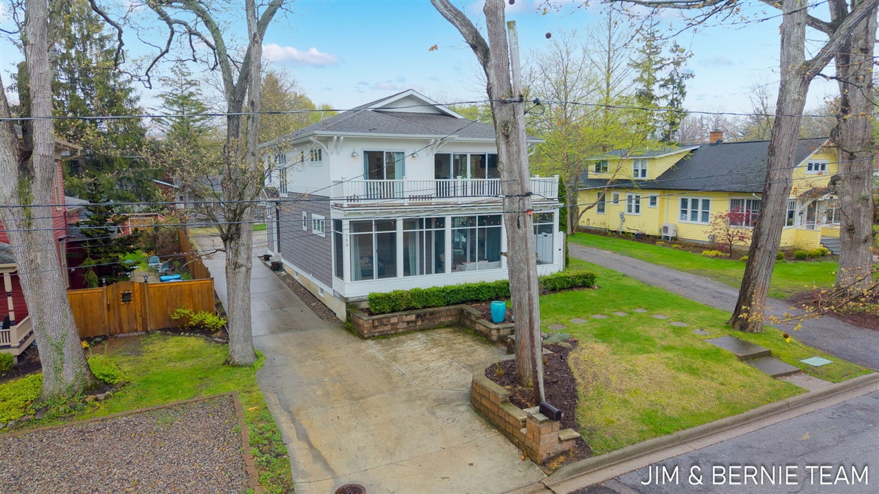 153 Elizabeth Street, Saugatuck, MI, 49453-9656