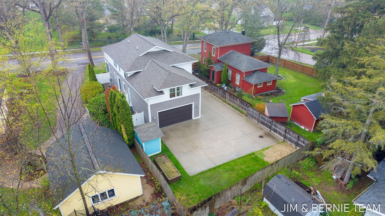153 Elizabeth Street, Saugatuck, MI, 49453-9656