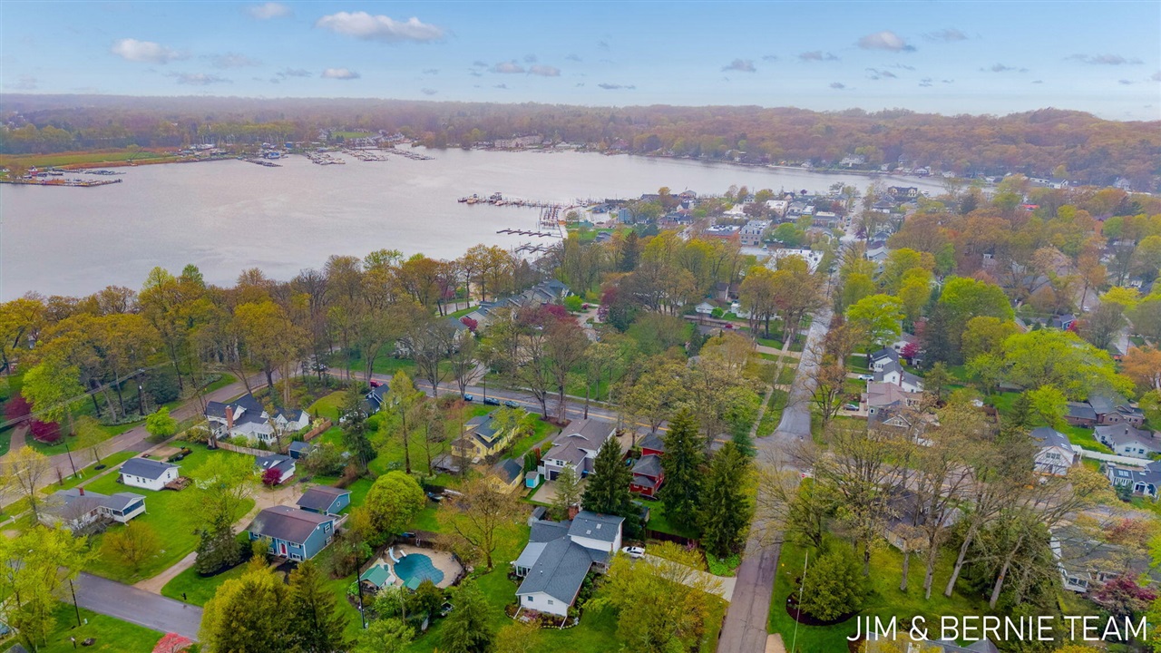 153 Elizabeth Street, Saugatuck, MI, 49453-9656