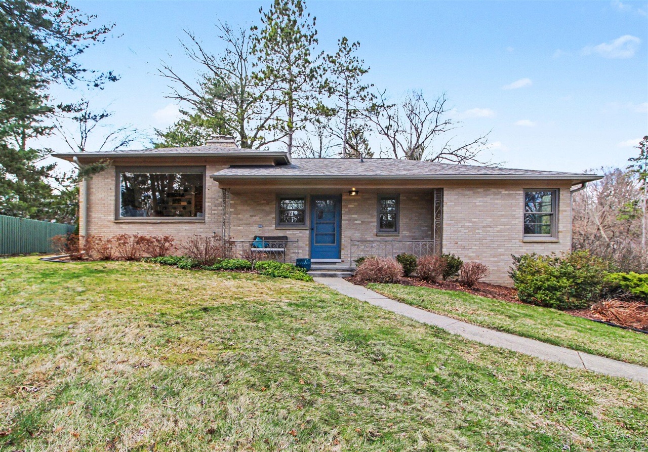 4849 Indian Creek Drive, Jackson, MI, 49201-7903